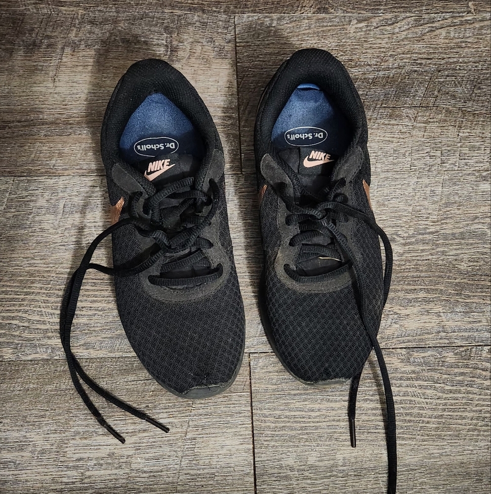 Nike well worn shoes womens 6